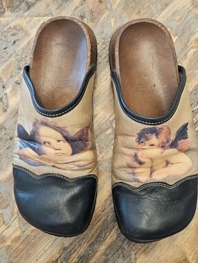 Think! Cherub Beige and Black Angel Print Slip-On Clogs. Vintage